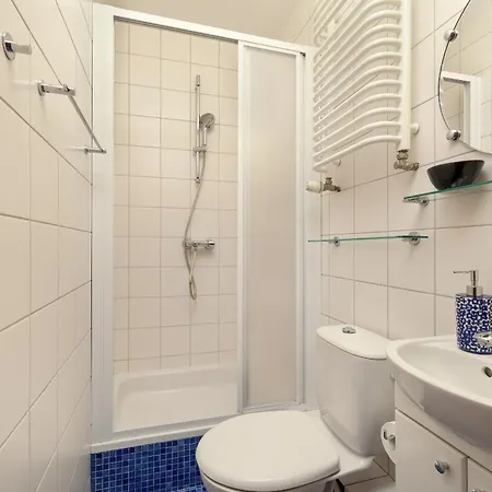 Przestronny W Krakowie Z Biurkiem, Parkingiem I Wanna By Renters كراكوفيا