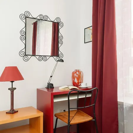 شقة Przestronny W Krakowie Z Biurkiem, Parkingiem I Wanna By Renters *