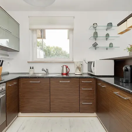 Przestronny W Krakowie Z Biurkiem, Parkingiem I Wanna By Renters *