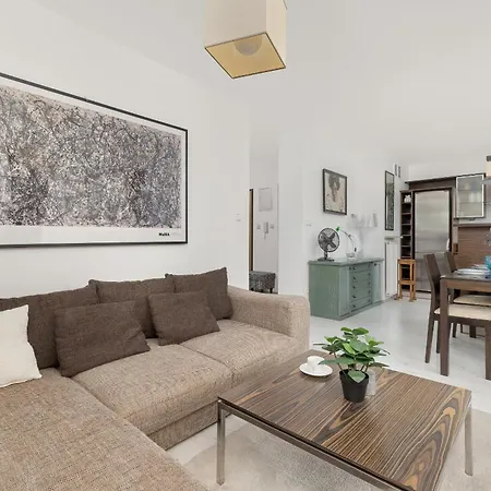 Przestronny W Krakowie Z Biurkiem, Parkingiem I Wanna By Renters קרקוב