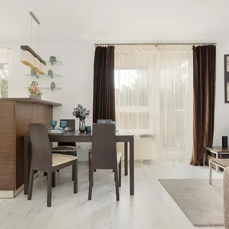 Przestronny W Krakowie Z Biurkiem, Parkingiem I Wanna By Renters